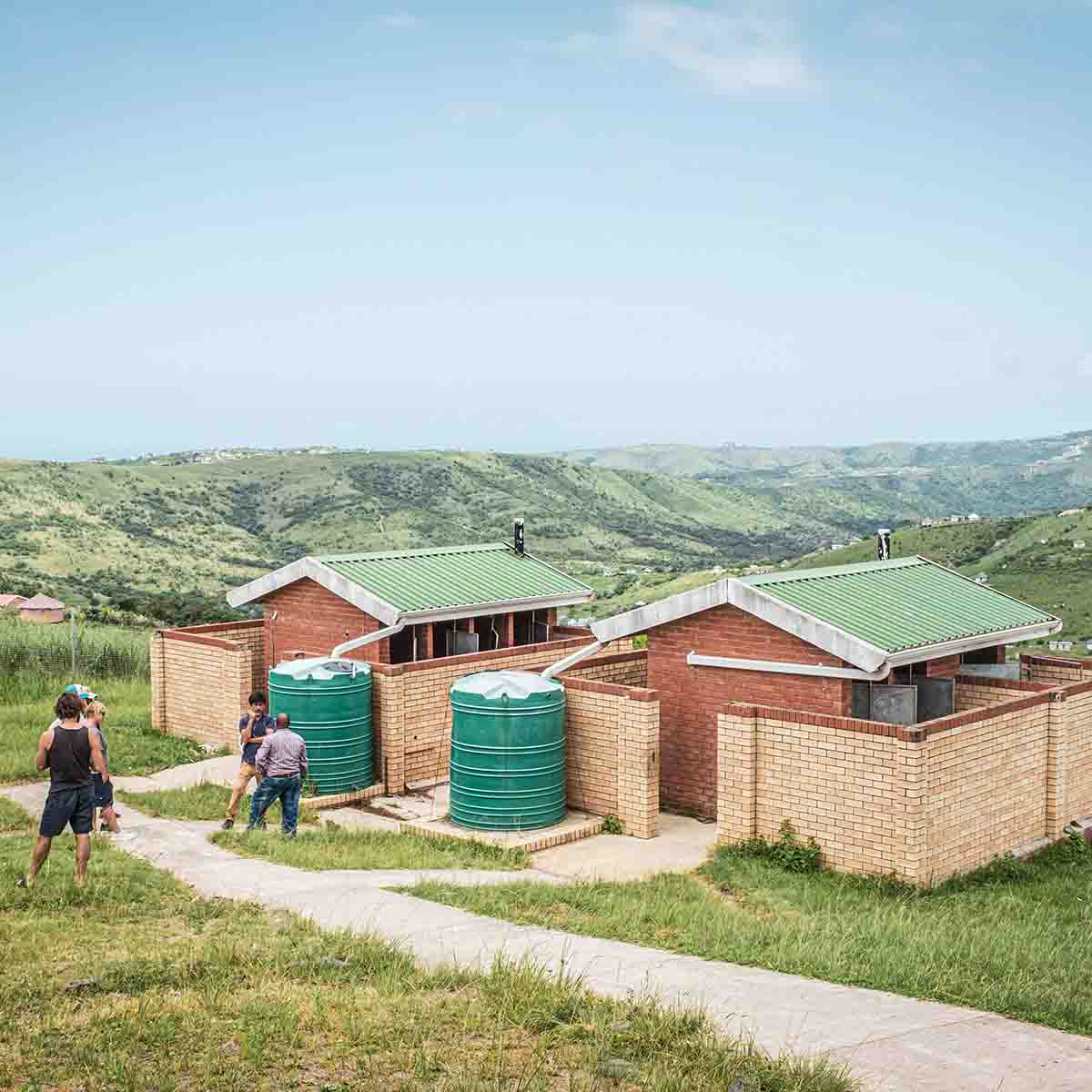 Elkline-viva-von-agua-Rainwater_Harvesting_at_Bulungula_College___Andrin_Fretz