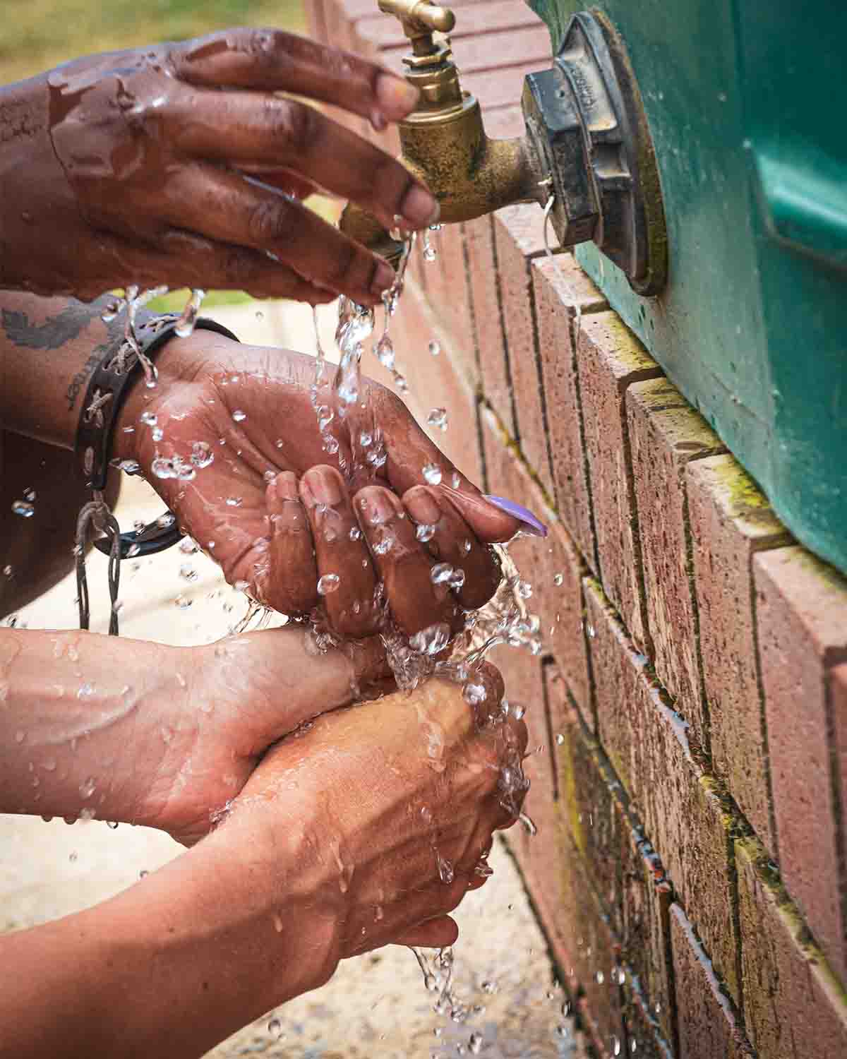 News-Elkline-Viva-con-Agua-Washing_Hands___Andrin_Fretz